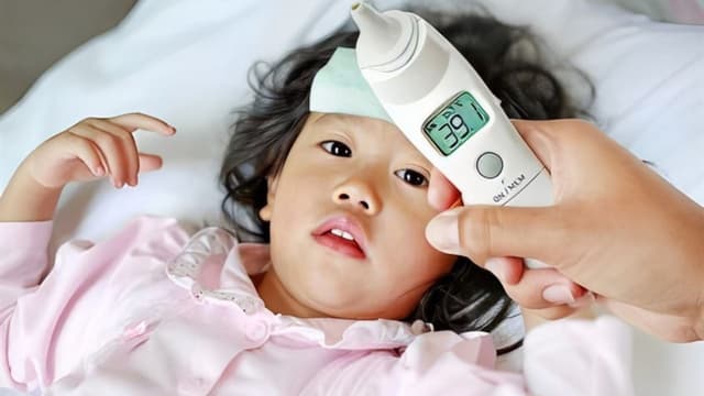 Cách chăm sóc trẻ tốt nhất sau khi tiêm vắc xin 5 trong 1