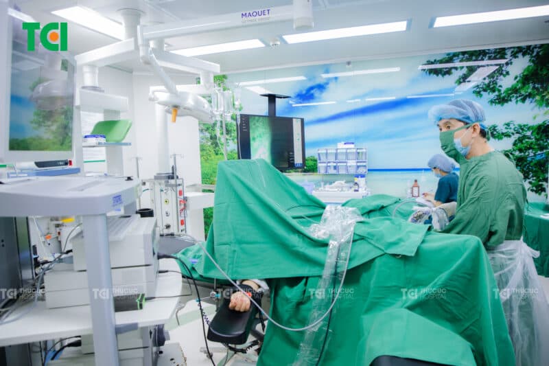 Quá trình điều trị với kỹ thuật tán sỏi nội soi ngược dòng