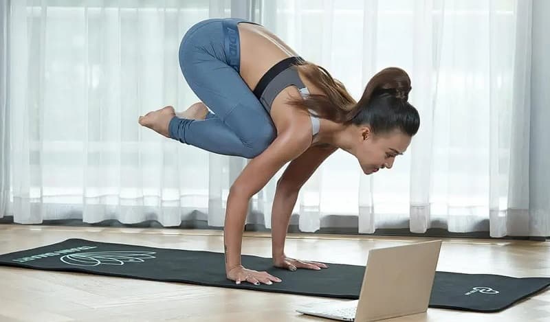 Tập yoga với sự hỗ trợ ứng dụng Yogify