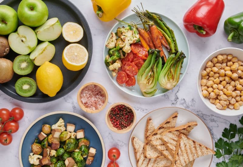 Thực hành chế độ ăn uống và sinh hoạt hợp lý trước khi tiêm vắc-xin có thể giúp cơ thể bạn đáp ứng tốt hơn với vắc-xin.