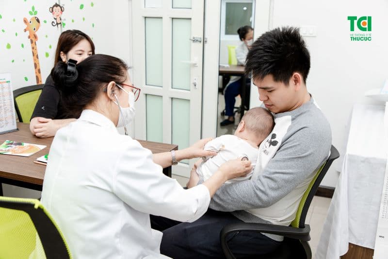 tiêm mũi 6 trong 1 lần 1 có sốt không