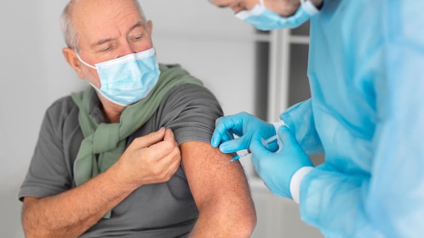 Tiêm vắc-xin cho người lớn tuổi: Bảo vệ sức khỏe tuổi xế chiều