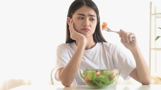 Trào ngược dạ dày ăn không tiêu: Triệu chứng và giải pháp