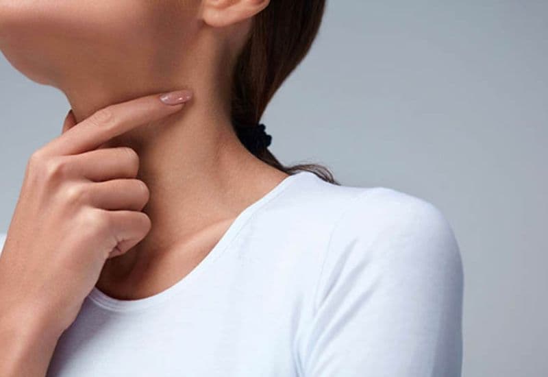 Trào ngược dạ dày vướng cổ họng