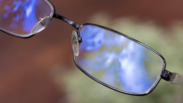 Tròng kính cận chống tia UV bảo vệ mắt toàn diện