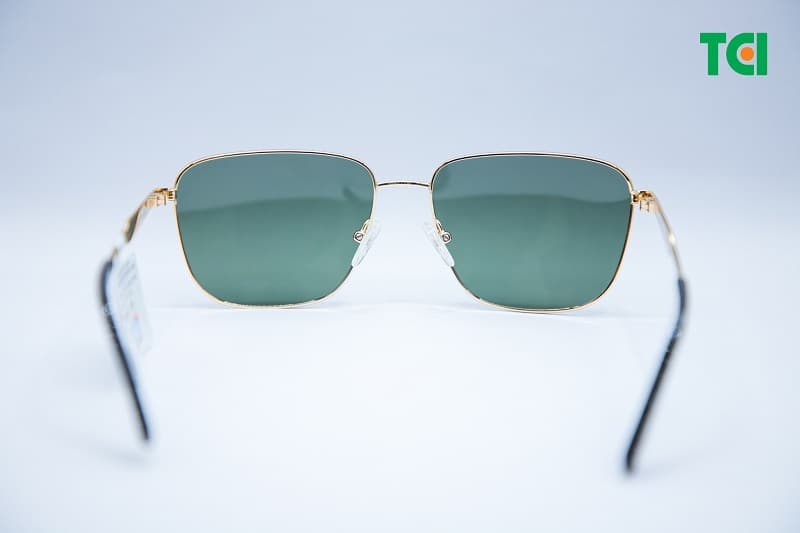 Kính mắt đổi màu ở TCI giá bao nhiêu?