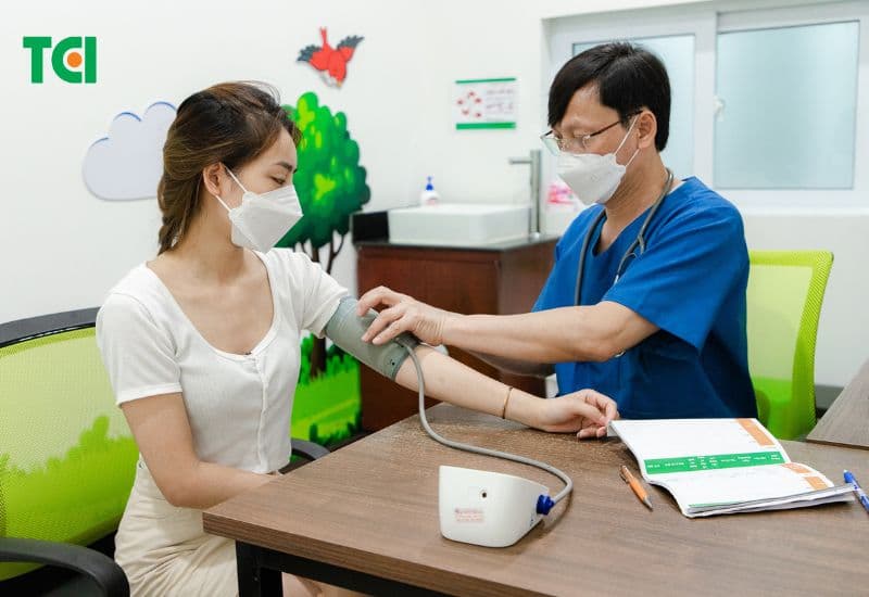 Việc kết hợp tiêm vắc-xin với tầm soát ung thư cổ tử cung định kỳ là rất quan trọng.