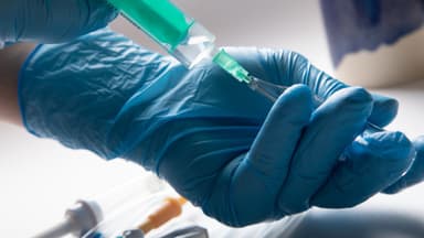 Vắc-xin là kháng nguyên hay kháng thể: Giải đáp thắc mắc