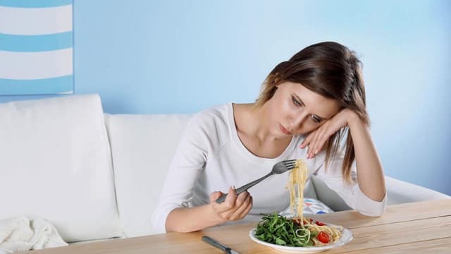 Ăn khó tiêu ợ hơi – Tại sao cần phải chú ý?