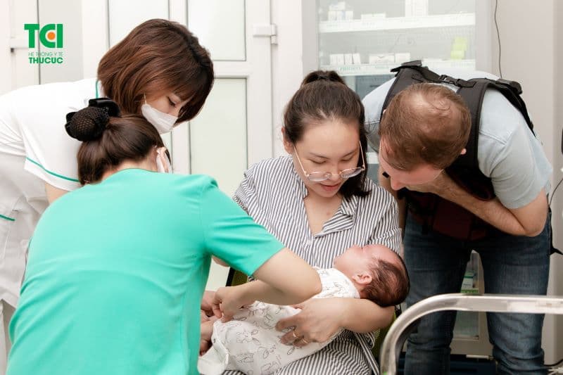 Vắc-xin phòng lao được tiêm trong tháng đầu tiên sau sinh.