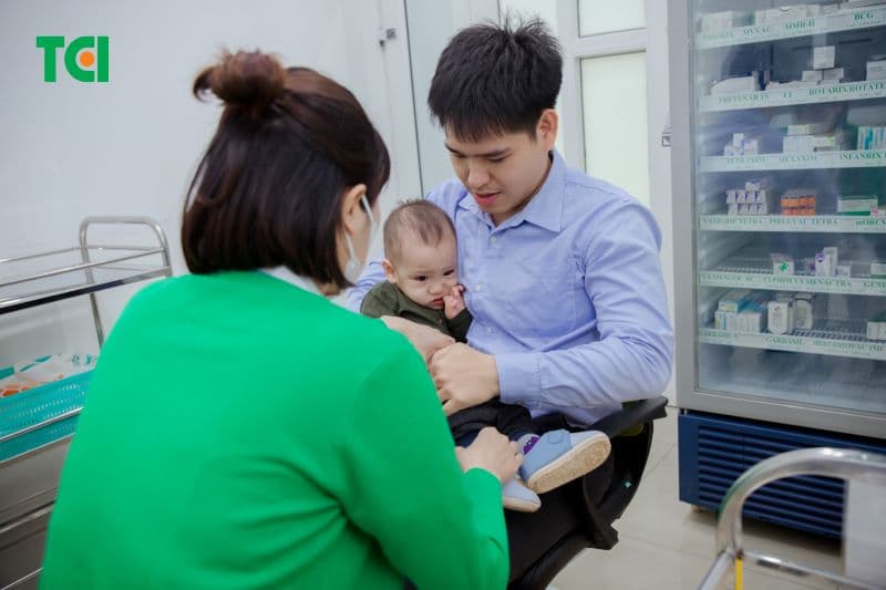 các mũi tiêm phòng cho bé theo tháng