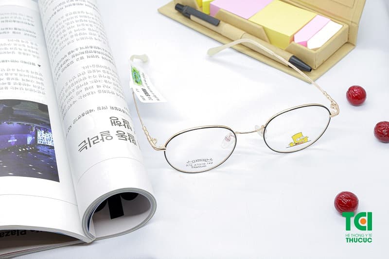 Kính siêu mỏng nhẹ có thể được làm từ nhiều loại vật liệu khác nhau