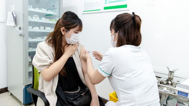 Dành cho mẹ bầu thắc mắc có nên tiêm vacxin khi mang thai