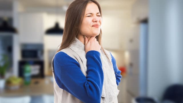 Đau cổ họng khó nuốt nước bọt: Đâu là nguyên nhân?