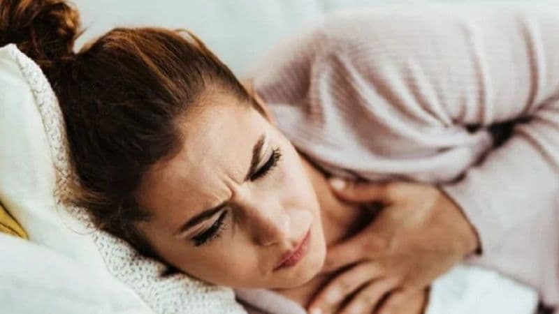 Đau rát ngực về đêm là tình trạng gì?