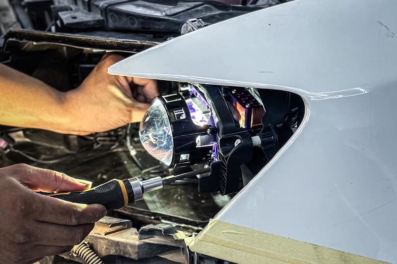 Cần bảo dưỡng đèn xe định kỳ