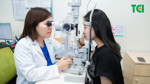 Hướng dẫn đo size kính để lựa chọn kính mắt phù hợp