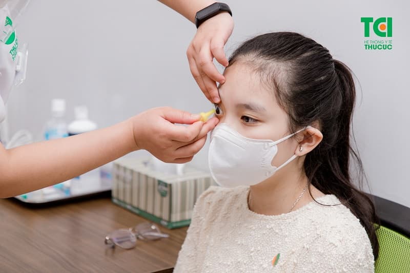 Bạn có thể lựa chọn đeo kính áp tròng thay cho kính mắt thông thường