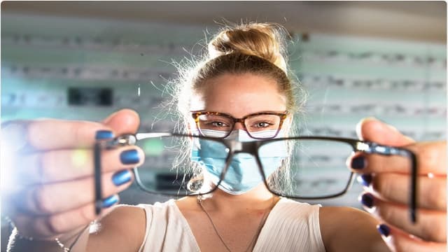 Giải đáp: Mắt bị loạn 0.75 độ có tự khỏi được không