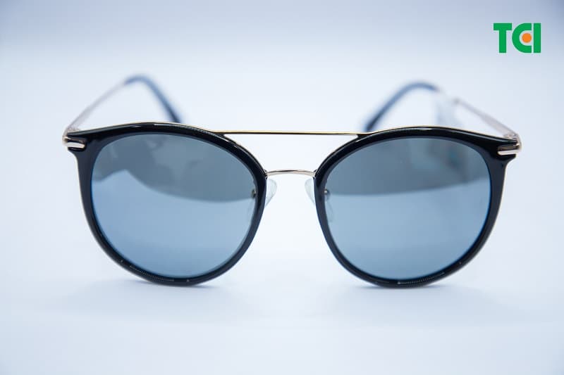 Màu sắc của tròng kính quyết định nhiều đến thẩm mỹ