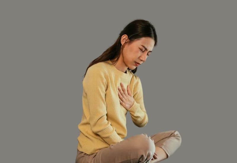 Ợ chua vào ban đêm: Hiện tượng và nguyên nhân phổ biến