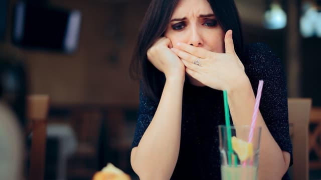 Ợ chua do đâu? Tìm hiểu ngay