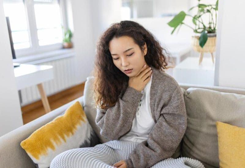 ợ hơi nghẹn cổ