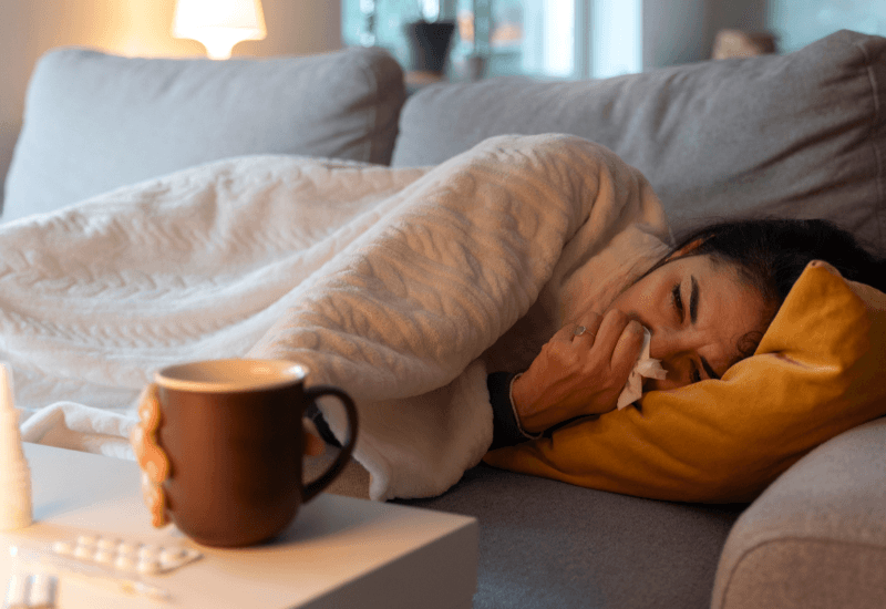 Ớn lạnh là một trong những phản ứng phụ phổ biến sau khi tiêm vắc-xin.