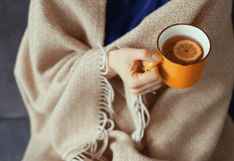 Các biện pháp xử lý tình trạng ớn lạnh sau tiêm vắc-xin.