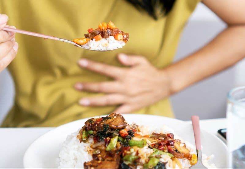 Sau khi ăn bị ợ chua xuất phát từ nguyên nhân sinh lý