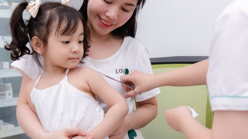 Bảo vệ tương lai đất nước bằng cách tiêm vacxin cho học sinh