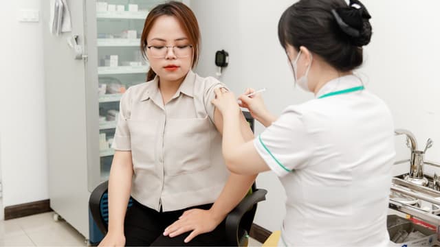 Dành cho ai băn khoăn tiêm vacxin không bị sốt có tốt không