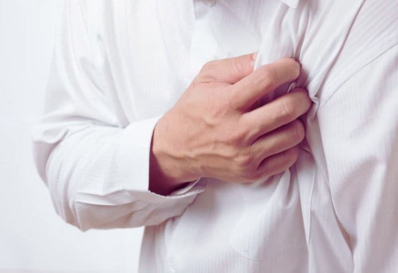 Bị đau rát ngực có phải do trào ngược dạ dày?