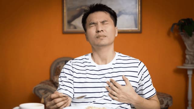 Trào ngược thượng vị: Nguyên nhân, chẩn đoán và điều trị