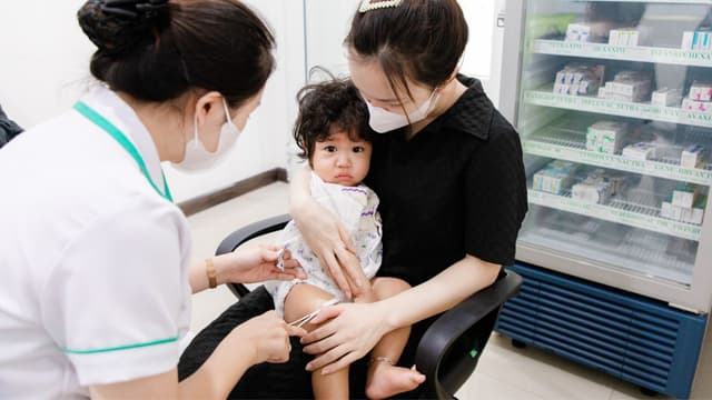 Tìm hiểu thời điểm trẻ mấy tháng tuổi tiêm mũi 5 trong 1