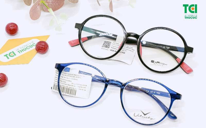 cách làm tròng kính cận không trầy