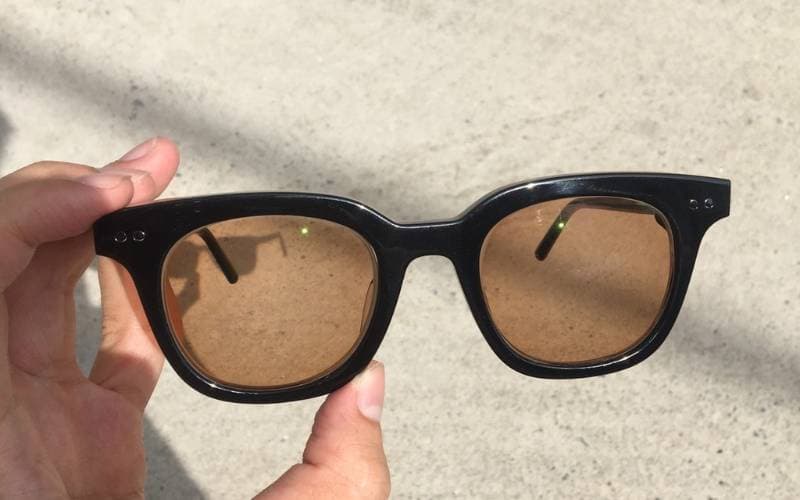 ví dụ về tròng kính cận màu