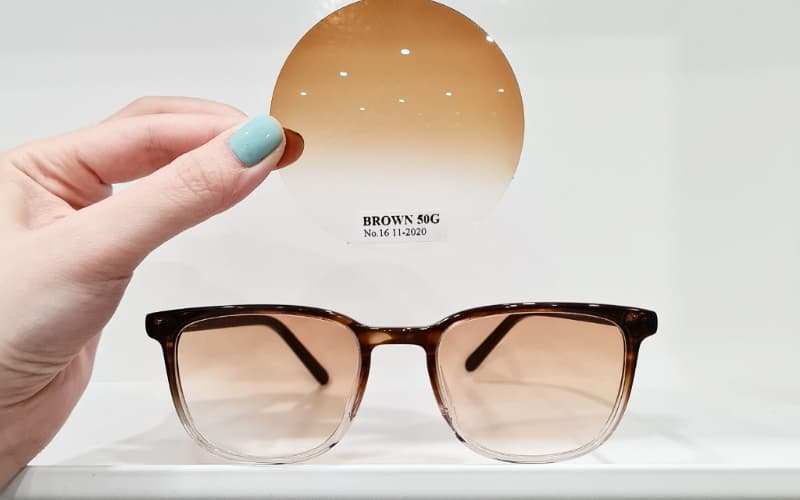 Tròng kính cận râm màu nâu