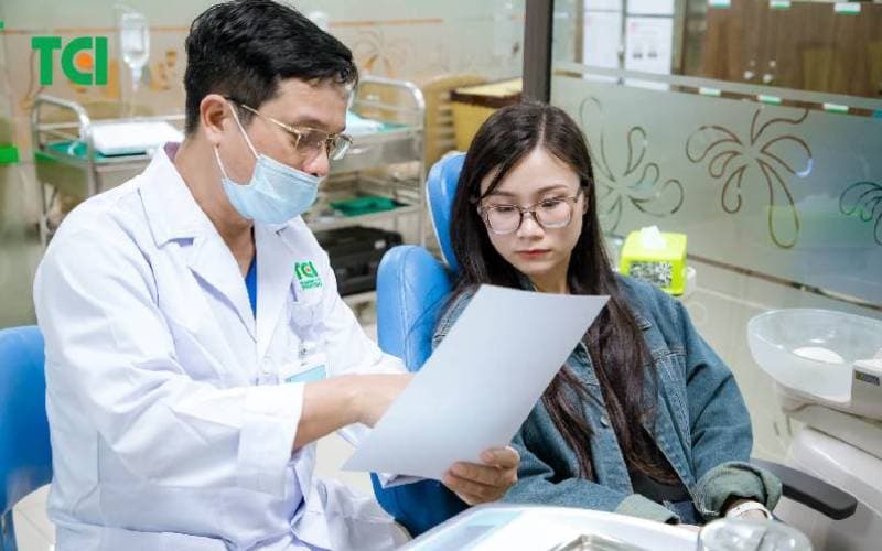 Tròng kính loạn đổi màu khi nào dùng