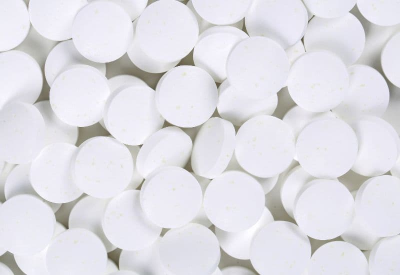 Cơ chế hoạt động của Panadol là ức chế sản xuất prostaglandin, một chất gây viêm và đau trong cơ thể; khi prostaglandin bị ức chế, cảm giác đau và sốt sẽ giảm đi; tuy nhiên, điều quan trọng cần lưu ý là Panadol không có tác dụng chống viêm như các loại thuốc kháng viêm không steroid (NSAIDs) khác.