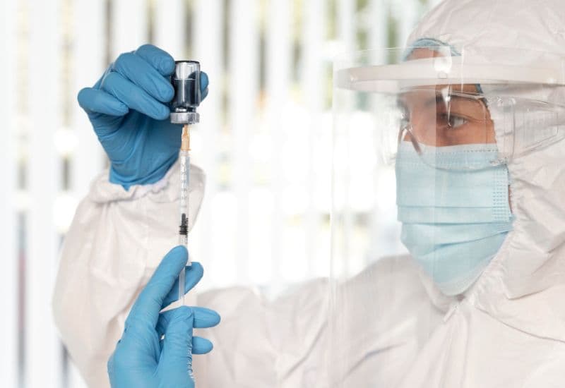 Việc tiêm chủng đầy đủ theo lịch trình khuyến cáo của các tổ chức y tế là chìa khóa để đạt được sự bảo vệ toàn diện.