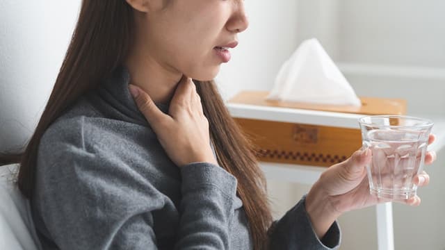 Trào ngược và vướng cổ khó nuốt: Mối liên hệ không thể bỏ qua