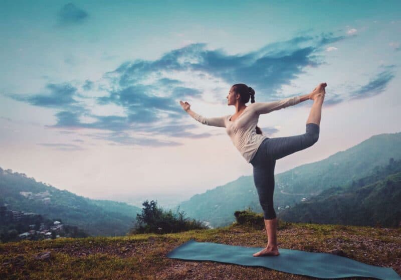 bài tập tăng thể lực: Tập yoga tăng sức bền và sự dẻo dai