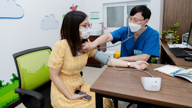 Bị tim có tiêm vacxin được không và những lưu ý quan trọng