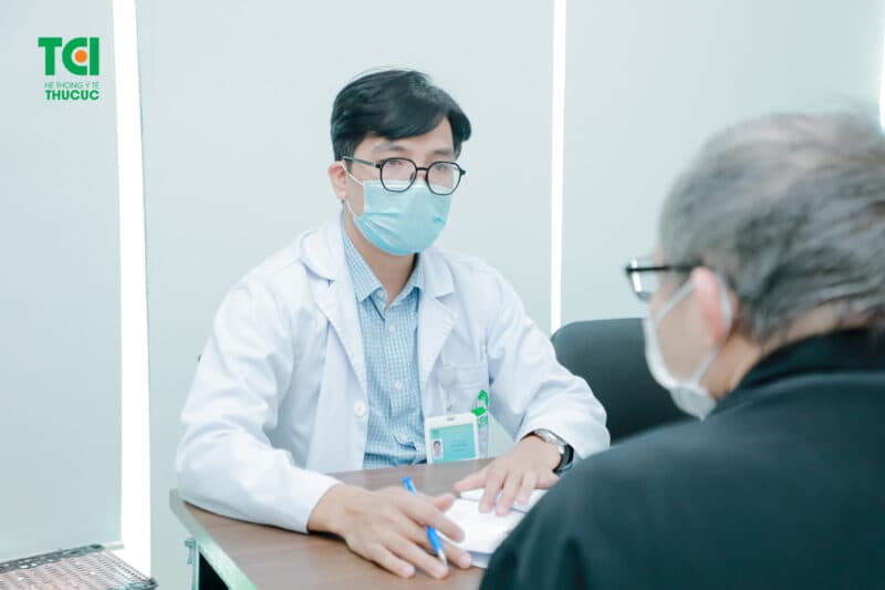 Bệnh nhân cần thăm khám để tránh các biến chứng của bệnh trĩ