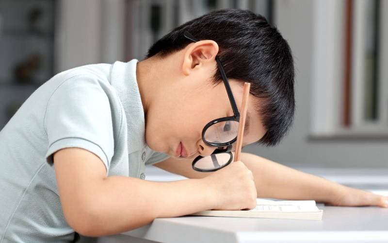 các loại tròng kính cận và giá thế nào