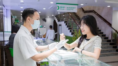 Cắt kính cận lấy liền – Những điều cần biết để bảo vệ đôi mắt