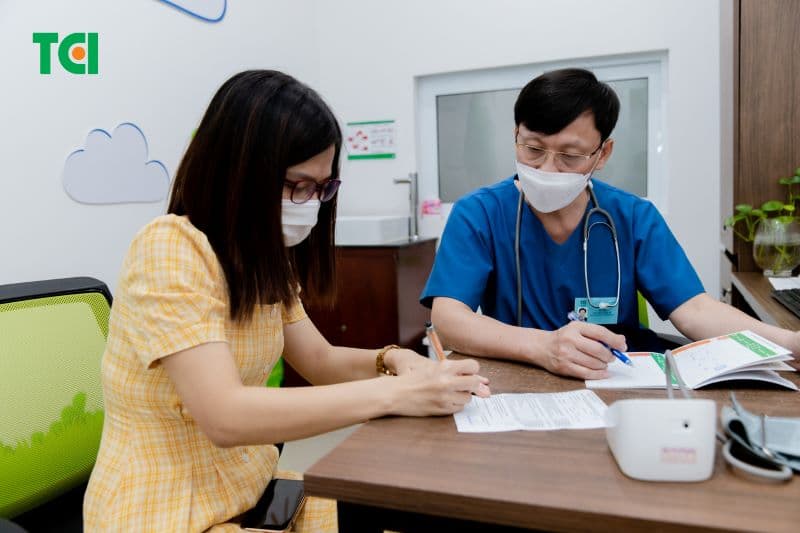 Muốn uống thuốc hạ sốt nào cần hỏi ý kiến của bác sĩ trước khi dùng.