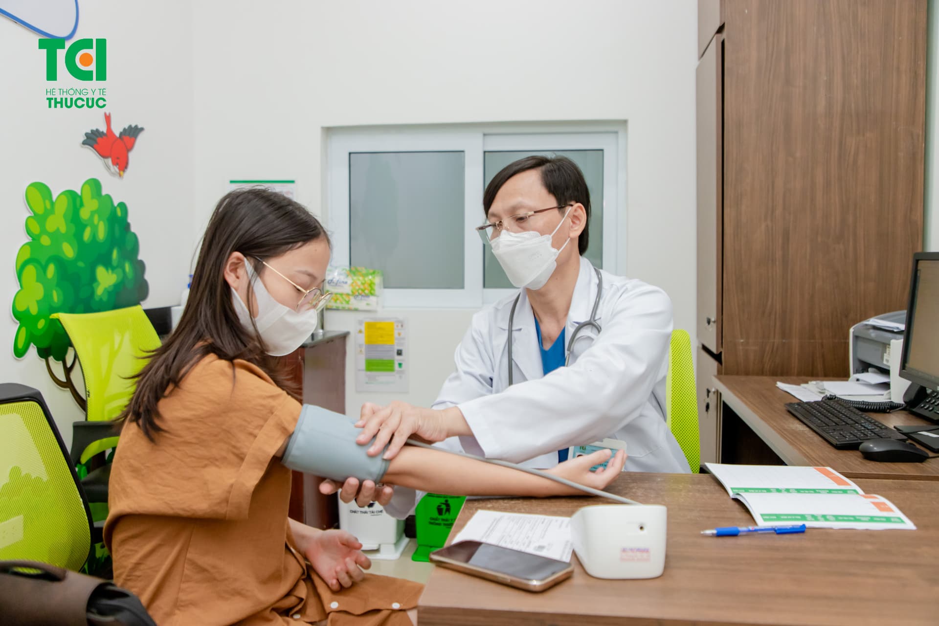 Thăm khám cẩn thận trước tiêm giúp phòng ngừa các phản ứng sau tiêm