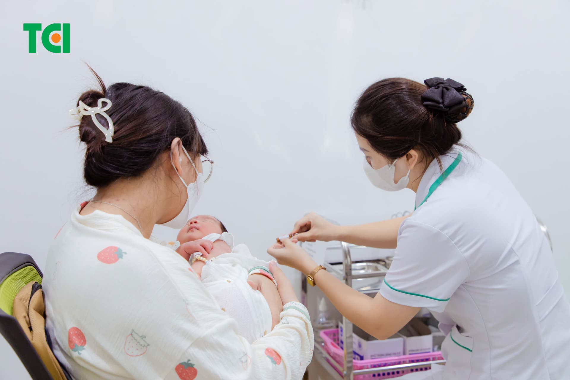 Đối tượng trẻ sơ sinh cần được thực hiện tiêm chủng theo tư vấn của bác sĩ